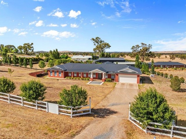 1 Salamander Way, NSW 2652