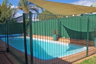 Pool (2011-04-24)
