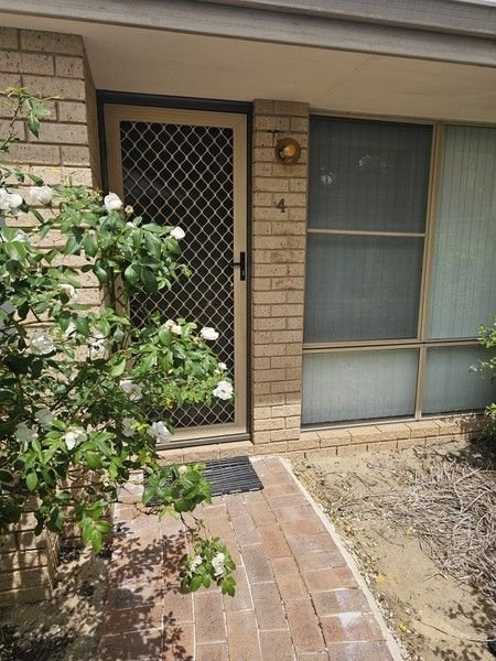 4/18 Holmesdale Road, WA 6056