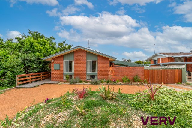 16 McCabe Crescent, ACT 2615