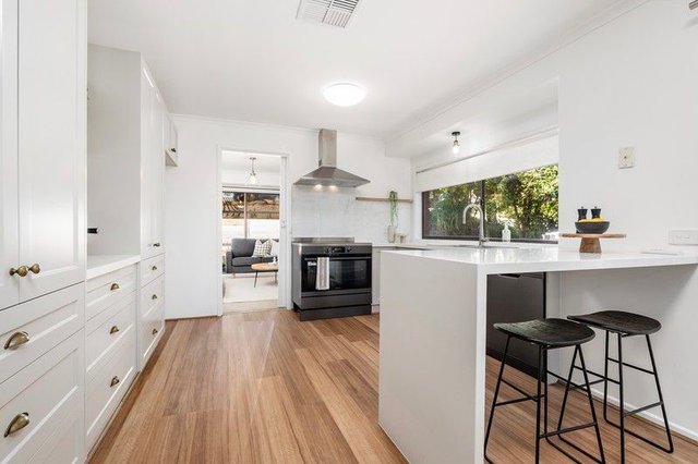 13 Valley View Drive, NSW 2640