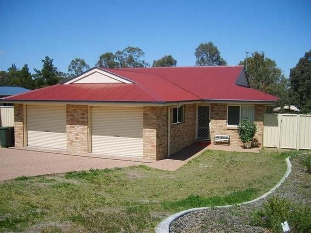 Duplex 2/4 Peregrine Court, QLD 4370