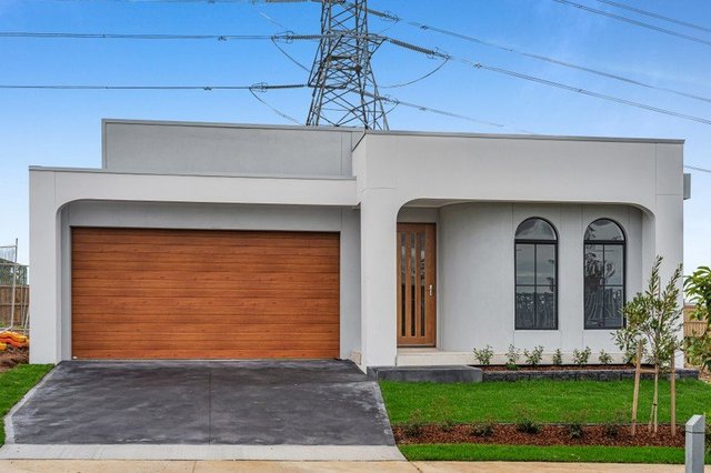 8 Clarence Circuit, NSW 2570