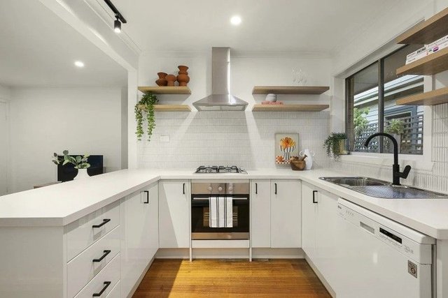 2/10 Barnet Street, VIC 3013