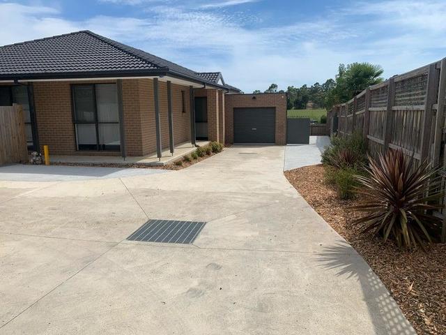 2/215 Outlook Drive, VIC 3175