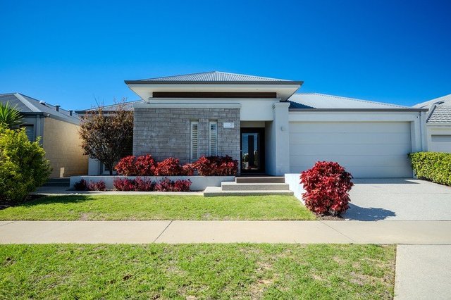21 Midsummer Avenue, WA 6036