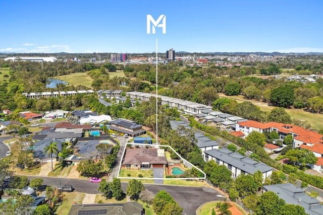 8 Stillwater Crescent, QLD 4226