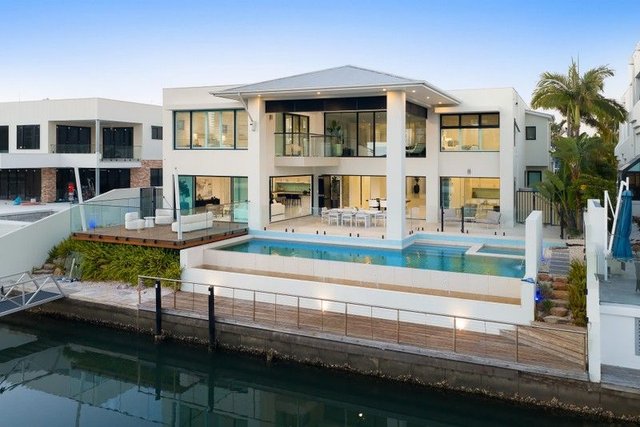 75 Commodore Drive, QLD 4217