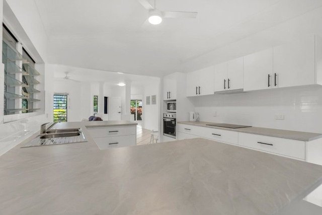 13 Bloomfield Cl, QLD 4868