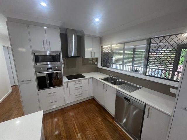 208 Broadwater Road, QLD 4122