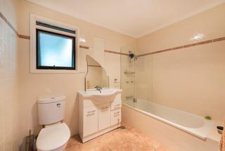 Bathroom (2017-04-21)