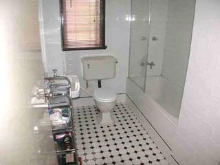 Bathroom (2004-08-23)
