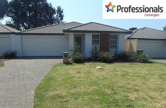 2/4 Tenterden Way, WA 6110