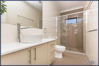 Bathroom 3 (2014-05-30)