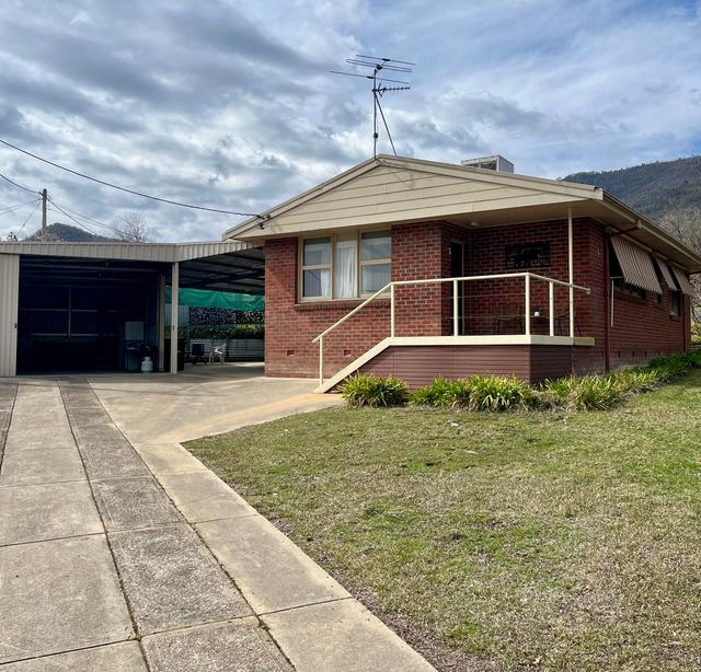 5 Clayton Street, NSW 2720