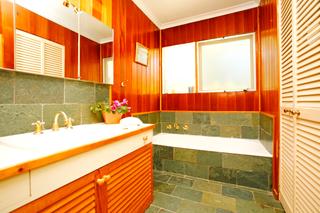 Bathroom (2012-06-20)
