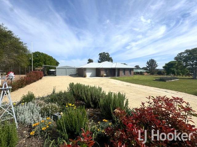 15 Hampton  Court, NSW 2360