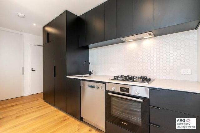 2012/8 Hallenstein Street, VIC 3011