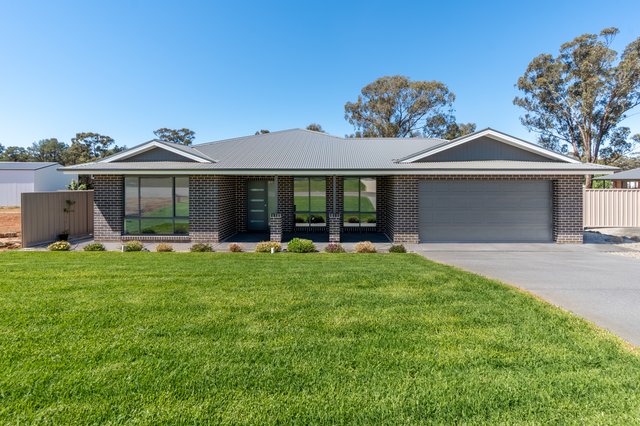 14 Kingdon Drive, NSW 2701