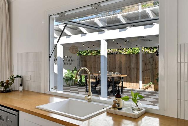 10 Ernest Street, QLD 4810