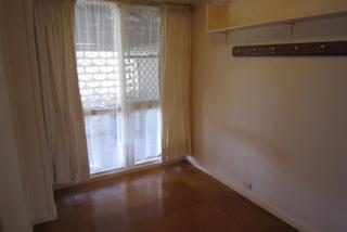 Bedroom 1 (2012-04-21)