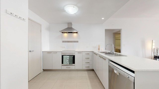 24/20 The Crescent, WA 6056