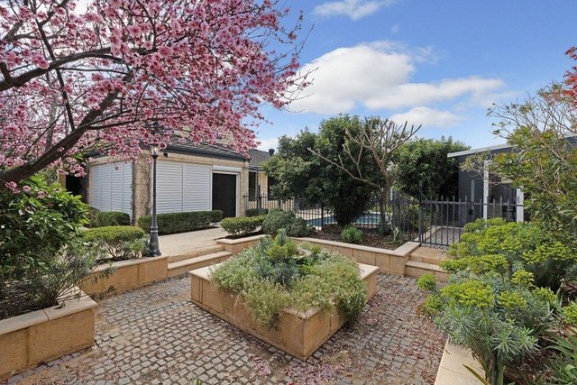 49 Lowan Loop, WA 6152