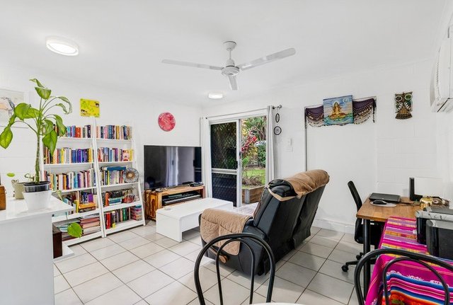 3/379 Mayers St, QLD 4870