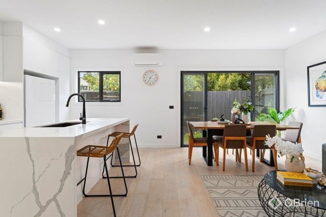 3/6 Queens  Court, VIC 3806