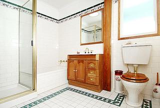 Bathroom (2005-08-04)