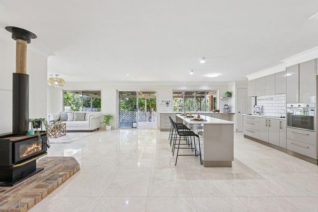 8 Stillwater Crescent, QLD 4226