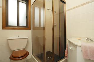 Bathroom 2 (2004-10-13)