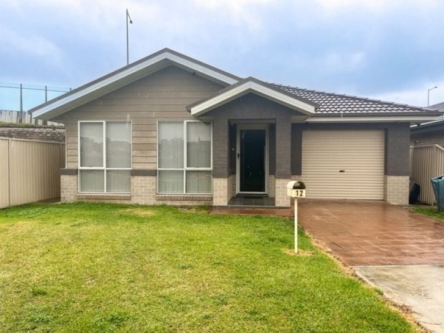 8 Split  Close, NSW 2170