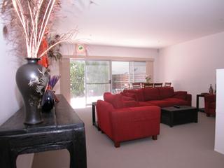 Lounge (2004-11-18)