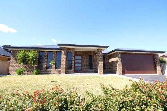 8 Myall Place, NSW 2640