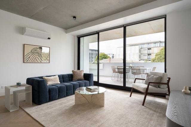 210/32 Kokaribb Road, VIC 3163