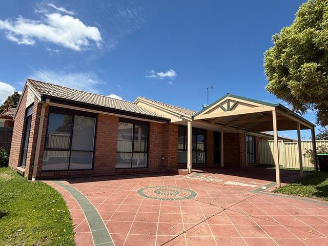 8 Frances Crescent, VIC 3977