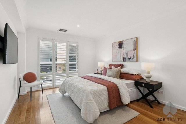 4/2 First Avenue, WA 6153