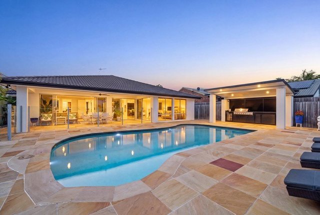 8 Winch Court, QLD 4218