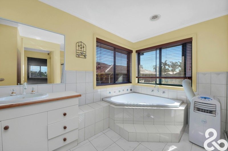 https://images.allhomes.com.au/property/photo/f3b374c620496cf427b0c883a6012d28_hd.jpg