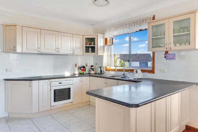 https://images.allhomes.com.au/property/photo/f3b719ae79db2deb869f032b3e2fa554_hd.jpg