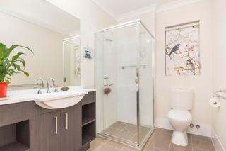 Bathroom (2016-10-06)
