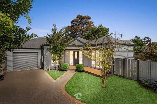 2/10 Cook Road, VIC 3132