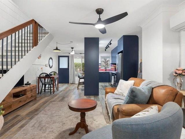 1/4 Crathern Close, QLD 4870