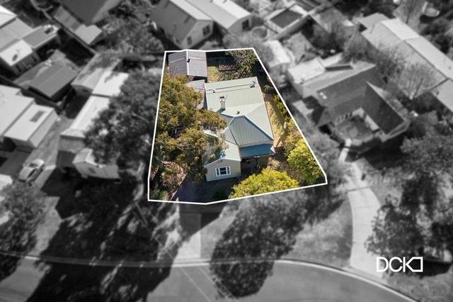 10 Cambridge  Crescent, VIC 3550