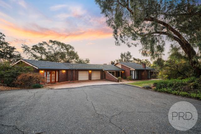 15 Maple Road, NSW 2650