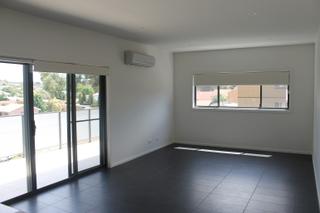 Lounge Room (2015-11-19)