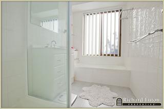 Bathroom (2010-09-16)