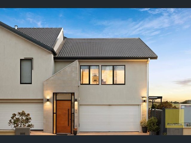 198 Sanctuary Lakes North Boulevard, VIC 3030