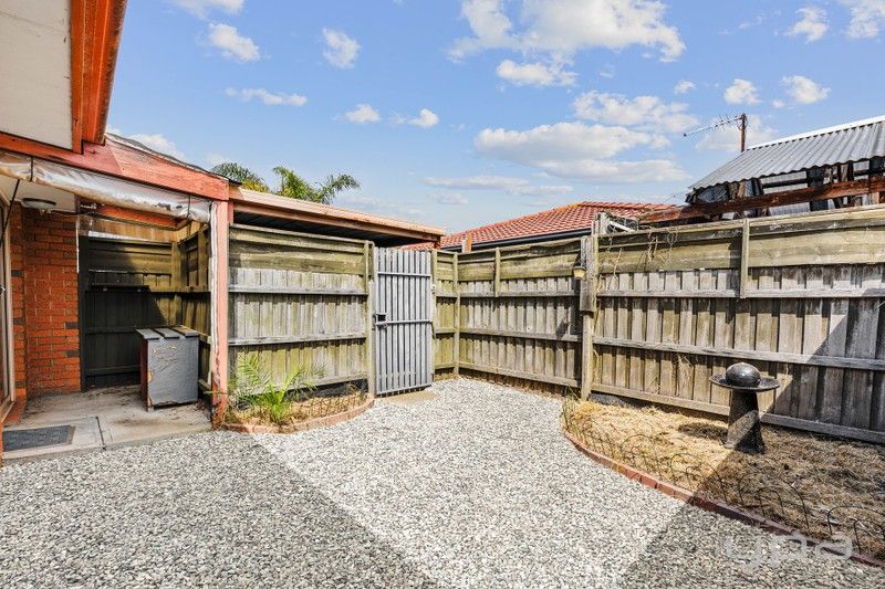 https://images.allhomes.com.au/property/photo/f49f8e490268c1a0567c028cb54deca3_hd.jpg